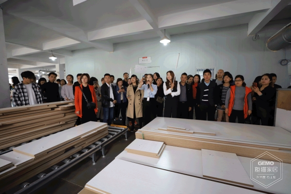 參觀生產車間和2800m2產品體驗中心