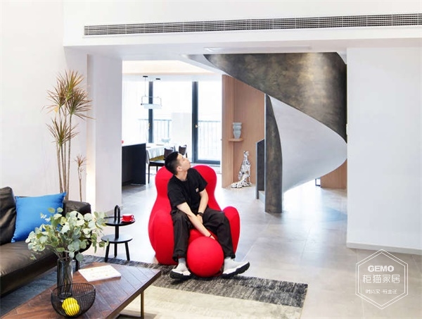 復式樓客廳裝修擺件