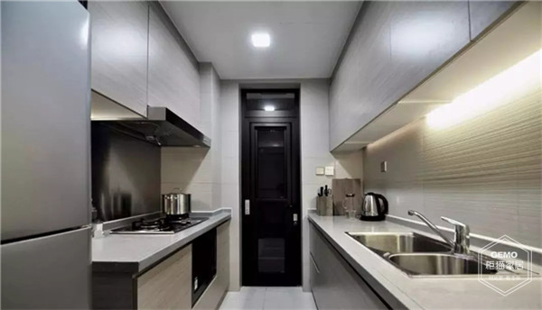 雙排式廚房設計